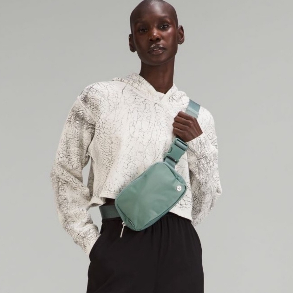Lululemon Everywhere Belt Bag with Long Strap 1L~ Tidewater Teal 🌊 - Picture 4 of 8